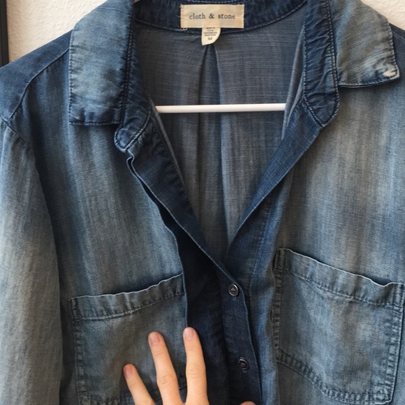 Cloth & Stone Split-Back Chambray Buttondown - Picture 7 of 8